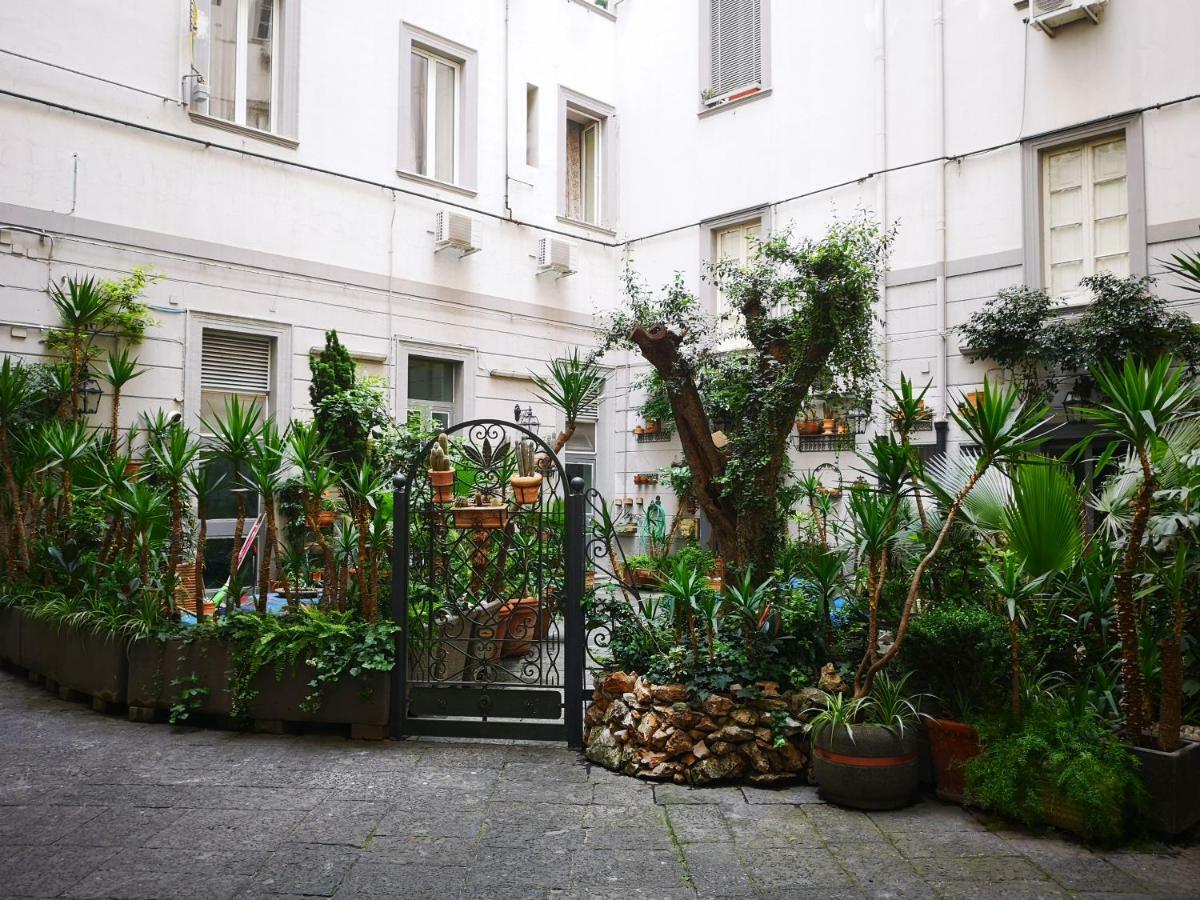 B&B Pantarei Napoli Bagian luar foto